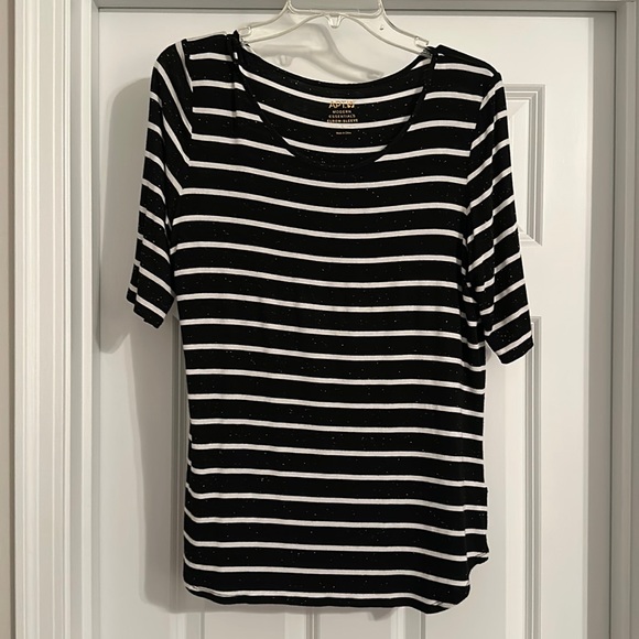 Cute Striped Top 😍 - Picture 2 of 13